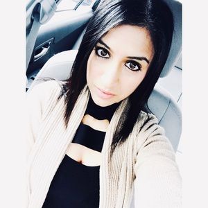 Meet your Posher, Dalia